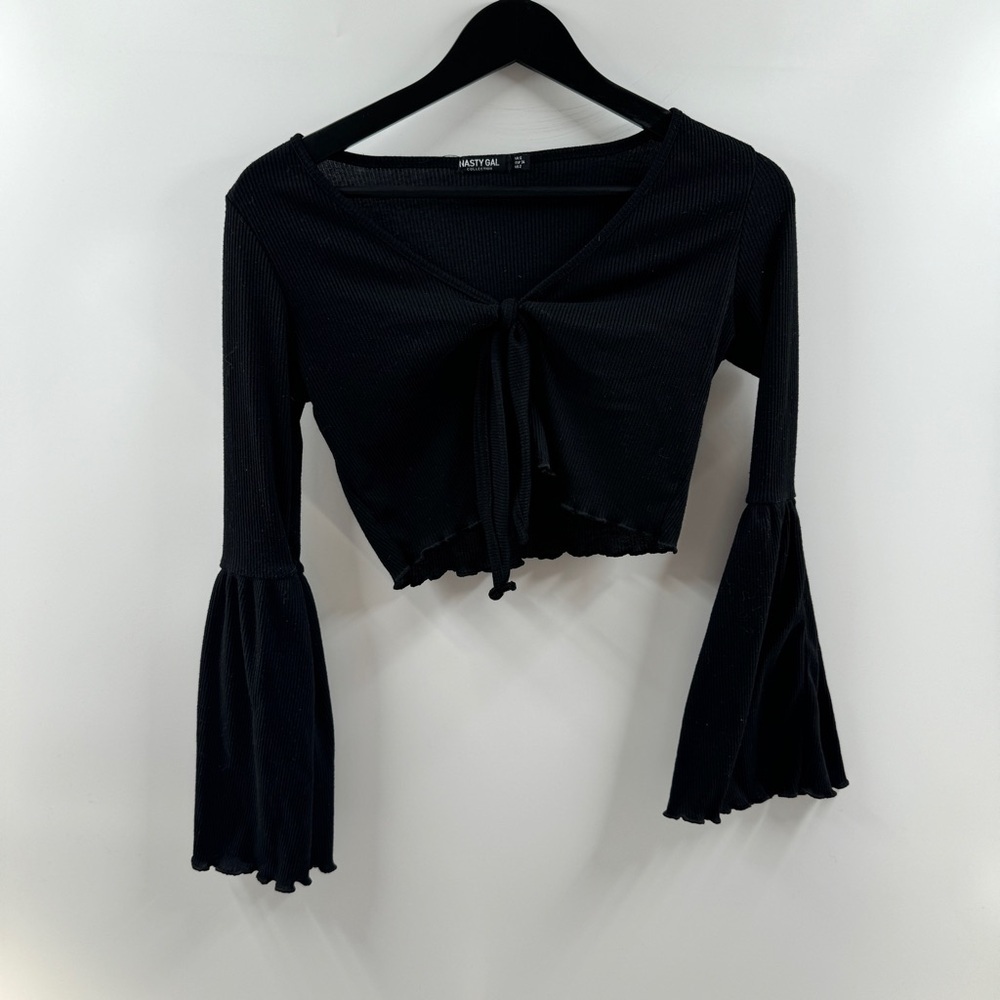 Nasty Gal Black Ribbed Cropped V-Neck Top – Size 6